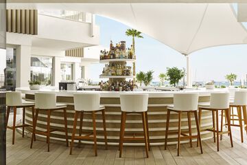 Poolside bar