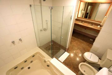 Jetted tub