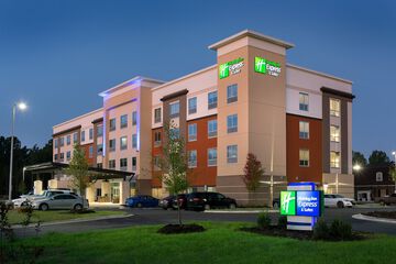Holiday Inn Express & Suites Fayetteville South by IHG
