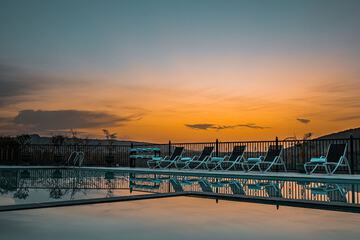Infinity pool