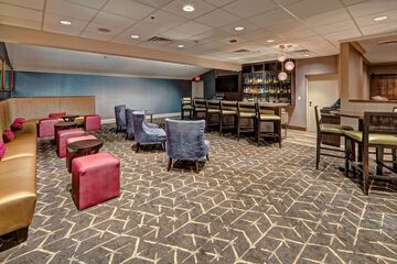 Lounge 37 of 40