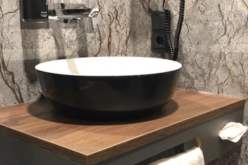 Bathroom sink