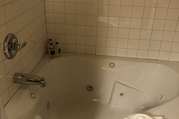 Jetted tub