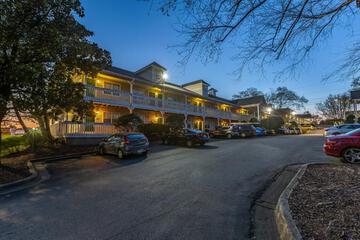 HomeTowne Studios by Red Roof Atlanta NE Norcross South