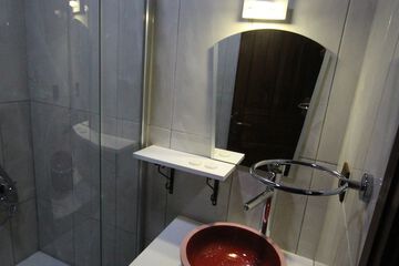 Bathroom sink