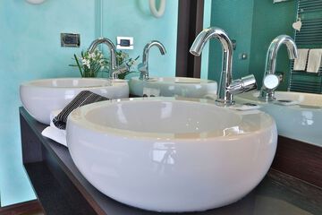 Bathroom sink