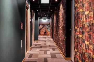 Handrails in hallways