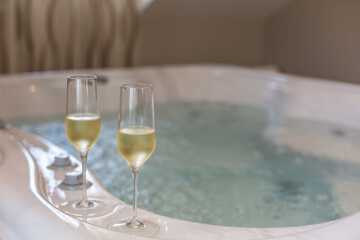 Deep soaking bathtub