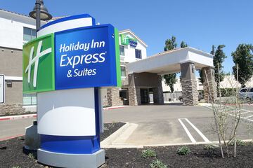 Holiday Inn Express & Suites Brentwood by IHG