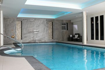 Pool waterfall