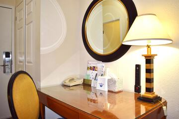 Room 26 of 39