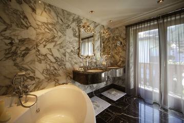 Jetted tub