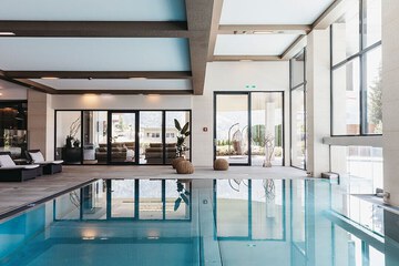 Indoor/outdoor pool