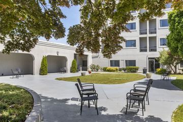 Hotel Exterior 28 of 28