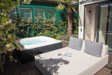 Jetted tub