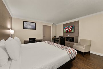 Room 25 of 32