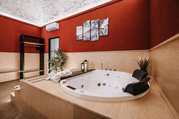 Private spa tub