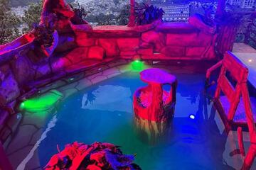 Indoor/outdoor pool