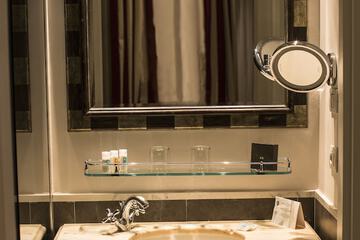 Bathroom sink