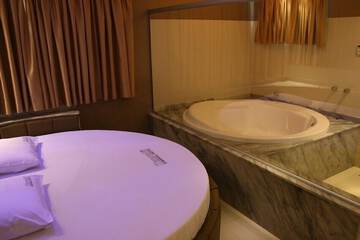Jetted tub