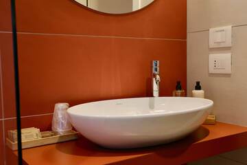 Bathroom sink