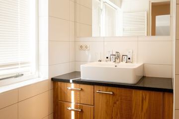 Bathroom sink