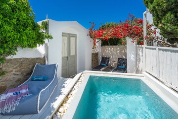 Private spa tub