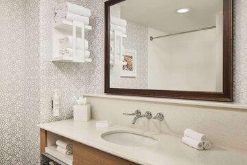 Room 27 of 38