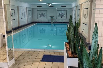 Exercise/lap pool