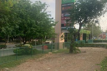 Shopping mall