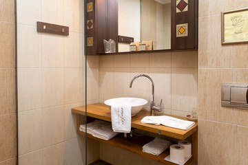Bathroom sink