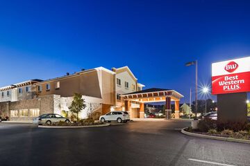 Best Western Plus Boardman Inn & Suites