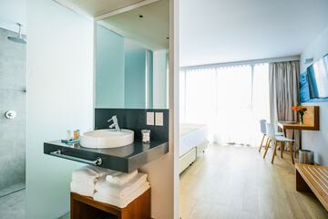 Bathroom sink