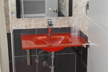 Bathroom sink