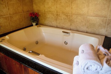 Jetted tub