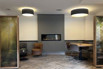 Lobby lounge