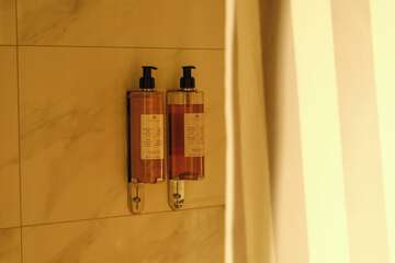Bathroom amenities