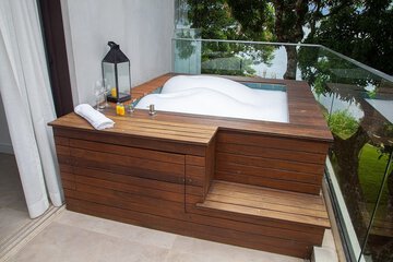 Private spa tub