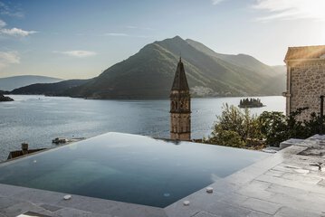 Infinity pool