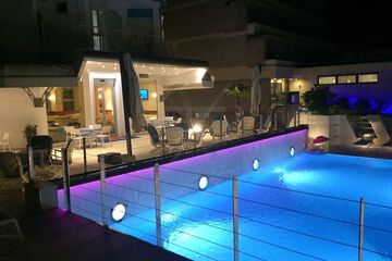 Poolside bar