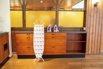 Iron/ironing board