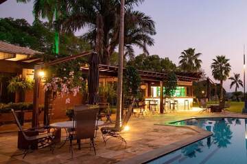 Poolside bar