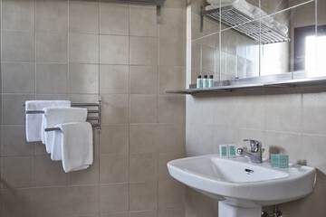 Bathroom sink