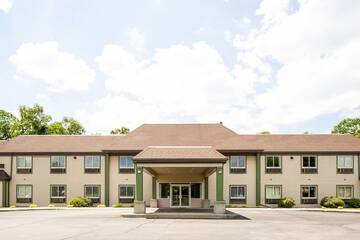 Econo Lodge Whitehall near Michigans Adventure