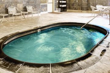 Indoor spa tub