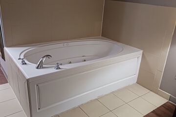 Jetted tub