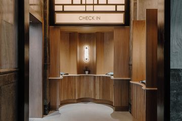 Check-in/check-out kiosk