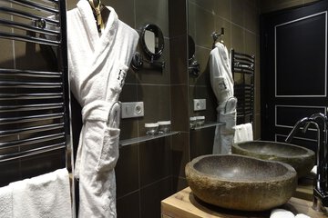 Bathroom amenities