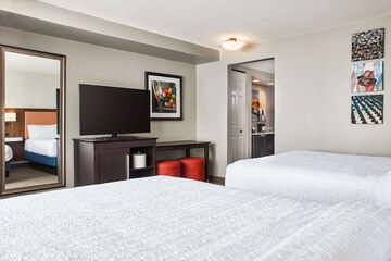 Room 13 of 38
