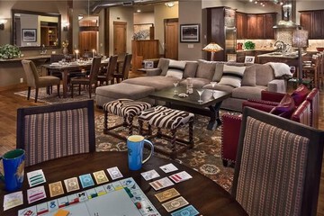 Lobby lounge